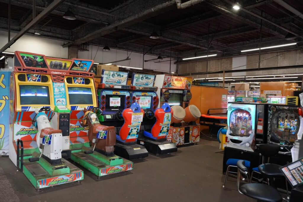 場内に並ぶレトロなゲーム機